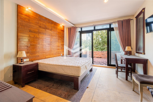 សណ្ឋាគារសម្រាប់លក់-12-Room Hotel For Sale Near Night Market