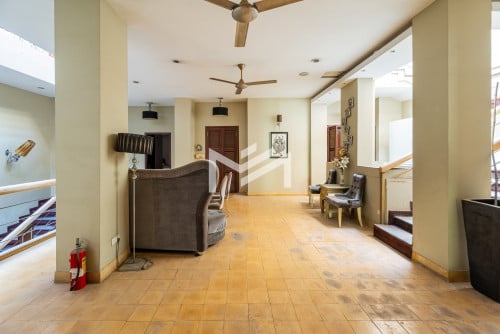 សណ្ឋាគារសម្រាប់លក់-12-Room Hotel For Sale Near Night Market