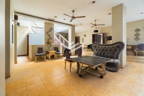 សណ្ឋាគារសម្រាប់លក់-12-Room Hotel For Sale Near Night Market