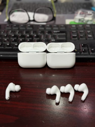 គ្រាប់កាស នឹង ប្រអប់កាស AirPod Pro 3