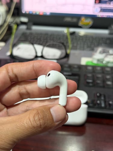 គ្រាប់កាស នឹង ប្រអប់កាស AirPod Pro 3