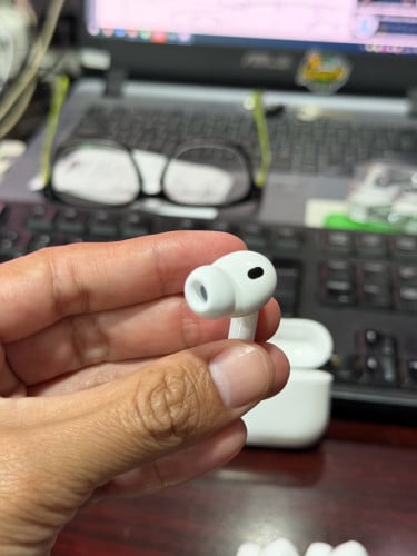 គ្រាប់កាស នឹង ប្រអប់កាស AirPod Pro 3
