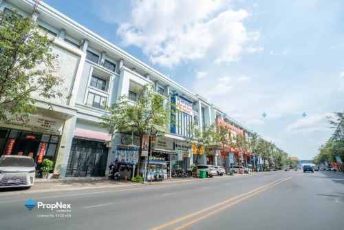 ផ្ទះអាជីវកម្មលក់បន្ទាន់ តម្លៃថោកក្រោមទីផ្សារ នៅក្នុង Borey Chip Mong 271