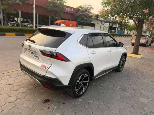 2024 Yaris Cross 1មុឺនគីឡូរជាង ធានាសុីនមួយជុំ