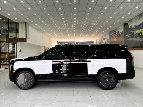 2026 Escalade ESV Platinum Sport Onyx Package
