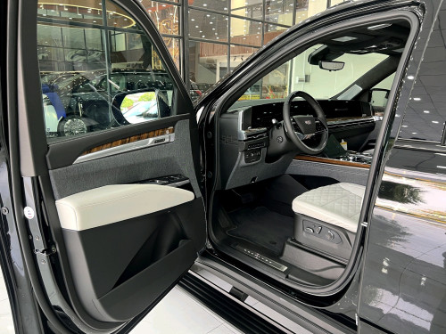2026 Escalade ESV Platinum Sport Onyx Package