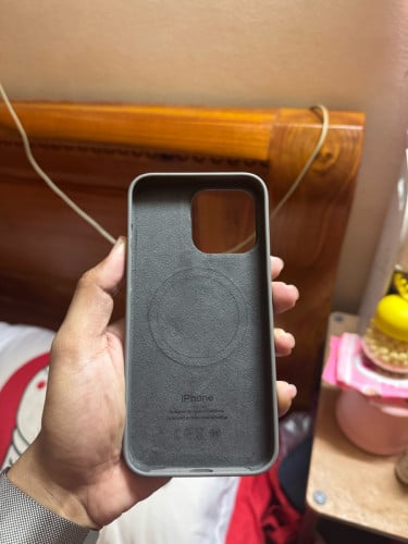 Case 15 pro max second hand like new brand Spigen & Benks