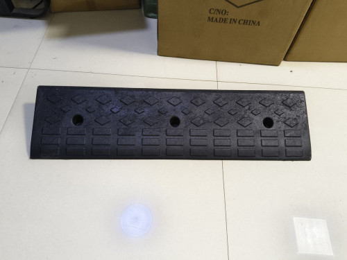 Heavy Rubber Plastic Road Ramp Car Driveway 50*27*9cm