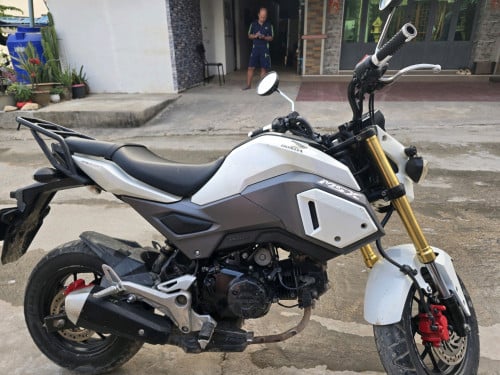 Honda MSX_16 125CC មានកាតម៉ូតូ (ប័ណ្ណខ្មែរ)។