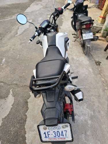 Honda MSX_16 125CC មានកាតម៉ូតូ (ប័ណ្ណខ្មែរ)។