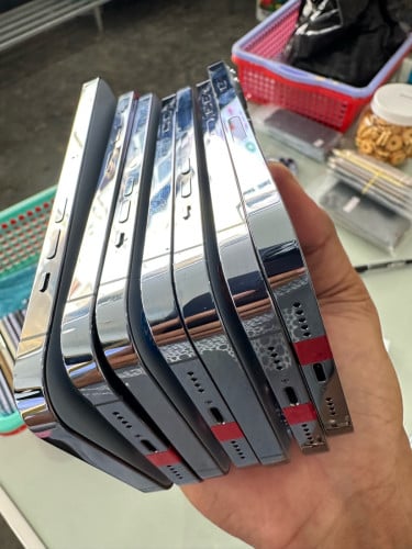 iPhone 13 Pro Max អាធំ 400$ សំនំស្សុីន