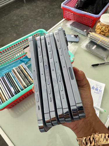 iPhone 13 Pro Max អាធំ 400$ សំនំស្សុីន