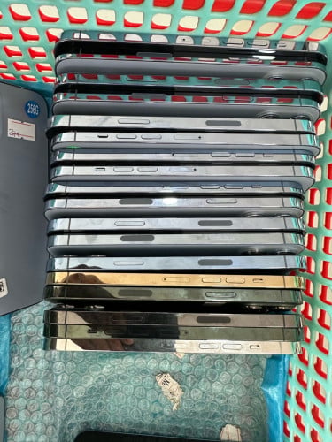 iPhone 13 Pro Max អាធំ 400$ សំនំស្សុីន
