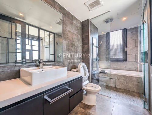 Just Listed, L'attrait BKK condo for sale