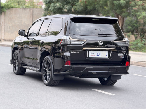 Lexus LX 570 ឆ្នាំ2020 Kuro ធានាឡានស្អាត ទឹកថ្នាំហ្ស៊ីន1ជុំ  មហាថ្មី