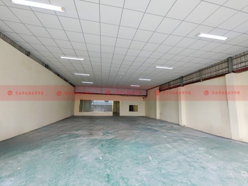 Prime 300 Sqm + 110 Sqm Mezzanine Commercial Space In Chaom Chau