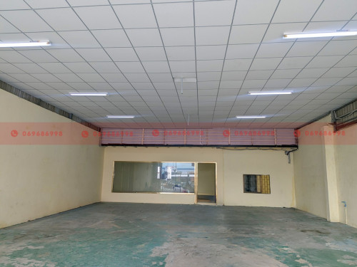 Prime 300 Sqm + 110 Sqm Mezzanine Commercial Space In Chaom Chau