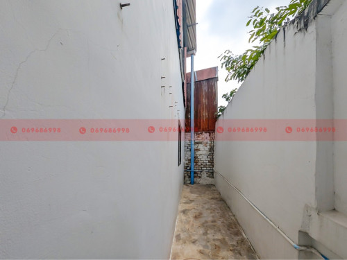 Prime 300 Sqm + 110 Sqm Mezzanine Commercial Space In Chaom Chau
