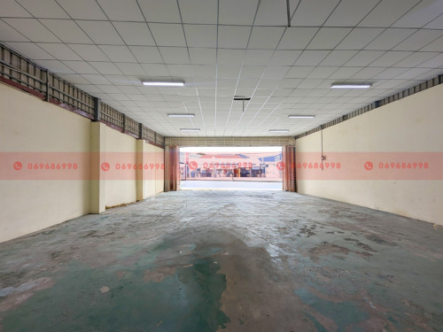 Prime 300 Sqm + 110 Sqm Mezzanine Commercial Space In Chaom Chau