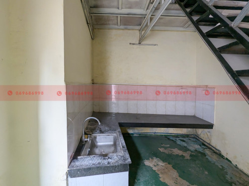 Prime 300 Sqm + 110 Sqm Mezzanine Commercial Space In Chaom Chau