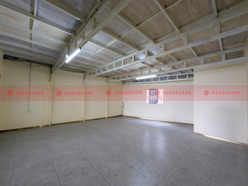 Prime 300 Sqm + 110 Sqm Mezzanine Commercial Space In Chaom Chau