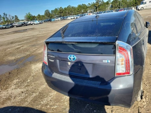 Prius 2015 Option 4 JBL ឡានមកតាមផ្លូវ