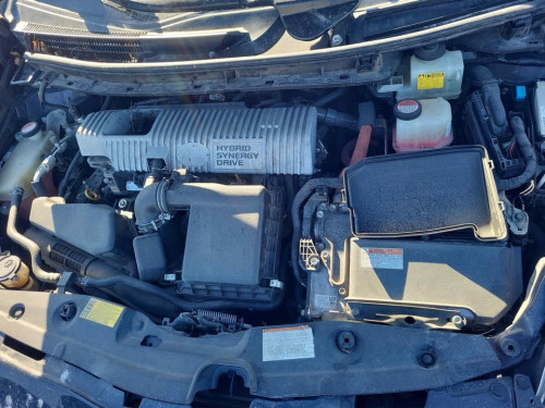 Prius 2015 Option 4 JBL ឡានមកតាមផ្លូវ