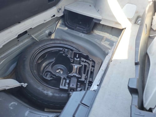 Prius 2015 Option 4 JBL ឡានមកតាមផ្លូវ