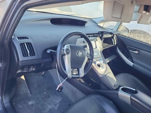 Prius 2015 Option 4 JBL ឡានមកតាមផ្លូវ
