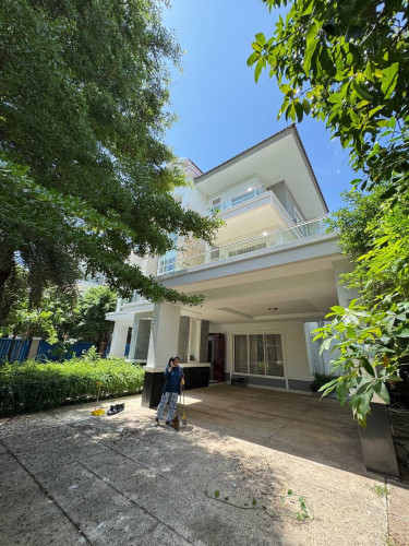 Villa for rent Borey Penghout 598