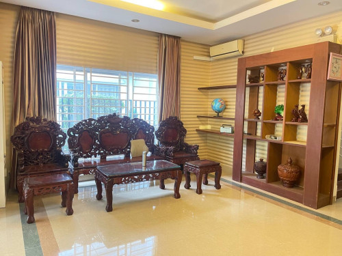 Villa for rent in Borey Penghout St.MongRithy