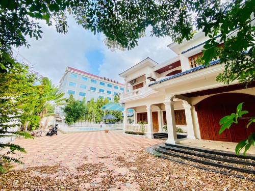 Villa With Pool Big Land 40m x 30m For Rent In Toul Kork