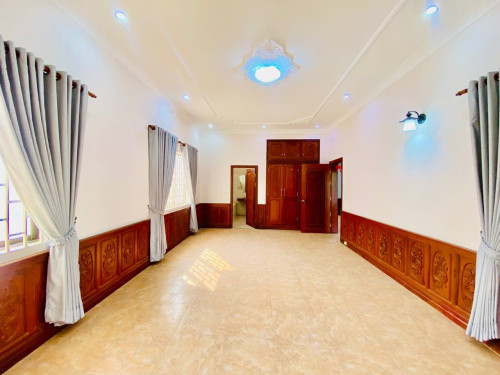 Villa With Pool Big Land 40m x 30m For Rent In Toul Kork