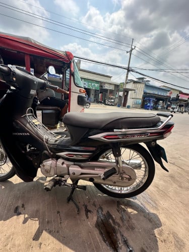 ម៉ូតូ015ដៃជើងស្អាត កាតស៊ីនចំ នៅពន្លឺសុវណ្ណ