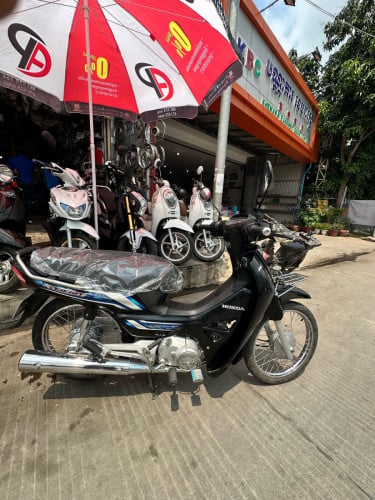 ម៉ូតូសង់016កាតស៊ីនចំ នៅពន្លឺសុវណ្ណក្រាំងធ្នង់