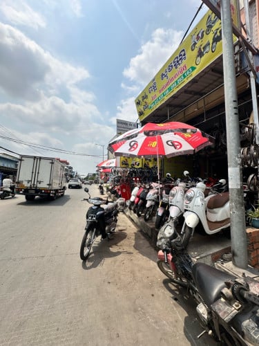 ម៉ូតូសង់016កាតស៊ីនចំ នៅពន្លឺសុវណ្ណក្រាំងធ្នង់