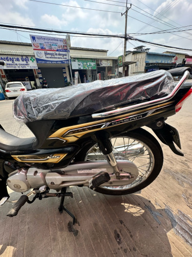 ម៉ូតូសង់019ស្អាតបងៗកាតស្ស៊ីនចំ នៅពន្លឺសុវណ្ណ