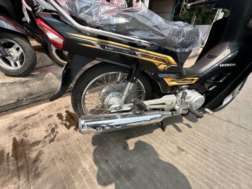 ម៉ូតូសង់019ស្អាតបងៗកាតស្ស៊ីនចំ នៅពន្លឺសុវណ្ណ