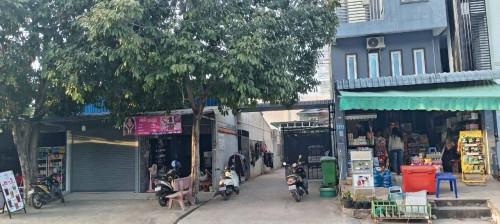 ដីផ្ទះលក់បន្ទាន់ មានបន្ទាប់ ជួល 32 ចំនូលពីរផ្ទះជួលបានមួយខែ2300$