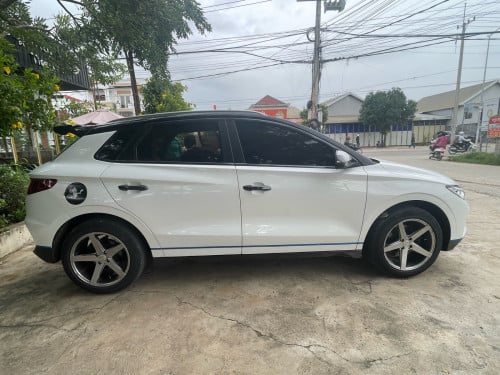 លក់យ៉ាន់ និងសំបកកង់រថយន្ត BYD e2 កាំរង្វង់(R17) តម្លៃ350$
