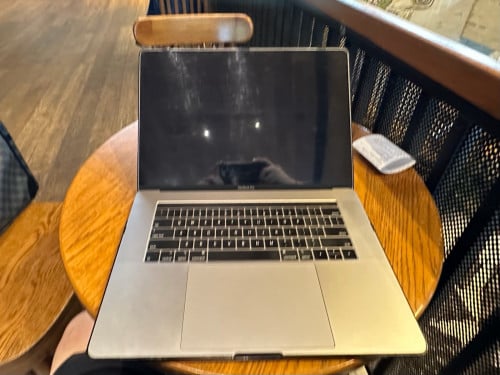 •	Model: MacBook Pro 15” (2019) I9 16G ram