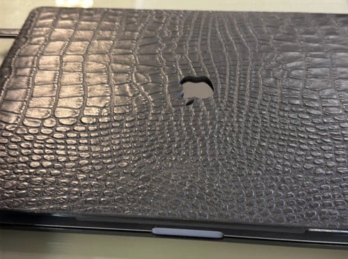 •	Model: MacBook Pro 15” (2019) I9 16G ram