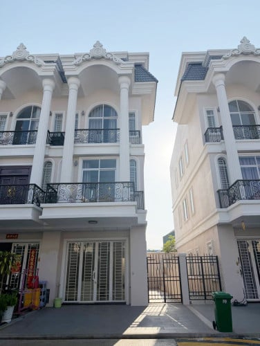 វីឡាកូនកាត់Tiara Link សម្រាប់លក់ | Link villa Tiara Link For Sale