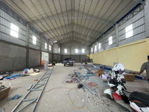 🔰ឃ្លាំងកំពុងសាងសង់ជួលនៅផ្លូវជាតិលេខ៣។