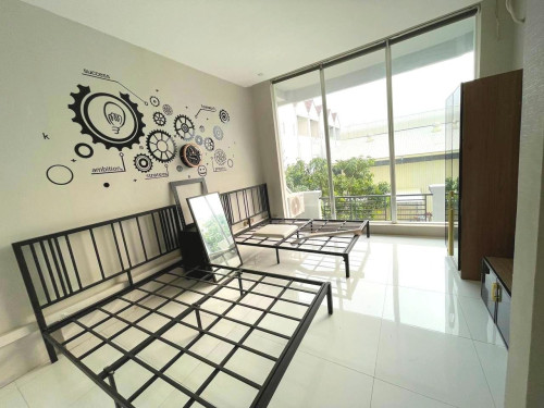 7 Bed, 6 Bath Flat House for Sale & Rent in Chroy Changvar