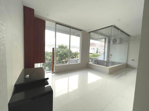 7 Bed, 6 Bath Flat House for Sale & Rent in Chroy Changvar