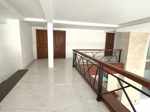 7 Bed, 6 Bath Flat House for Sale & Rent in Chroy Changvar