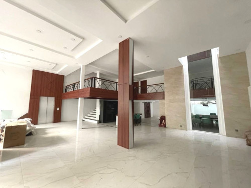 7 Bed, 6 Bath Flat House for Sale & Rent in Chroy Changvar