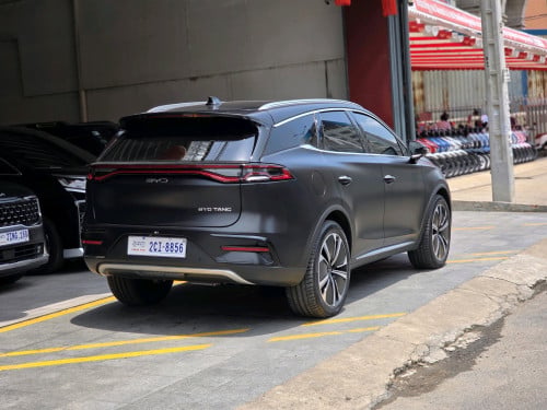 BYD TANG 2024 full option (ម៉ូទ័រ2)ថ្មី98% ប្រេីបាន4883km​ ប៉ុណ្ណោះ​(មានធានាពីក្រុមហ៊ុនBYD Cambodia)