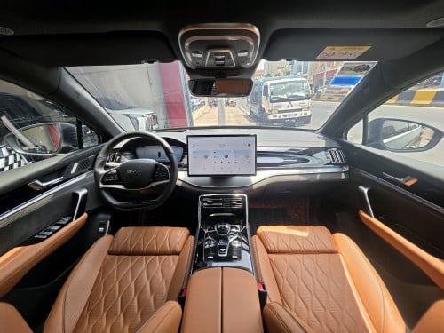 BYD TANG 2024 full option (ម៉ូទ័រ2)ថ្មី98% ប្រេីបាន4883km​ ប៉ុណ្ណោះ​(មានធានាពីក្រុមហ៊ុនBYD Cambodia)